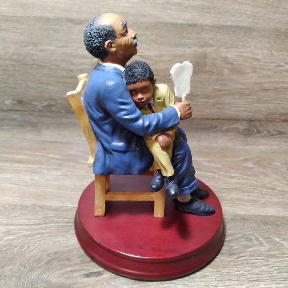 The Young Collection "His Eye is on the Sparrow" Art Figurine Gilbert Young 1996 - Picture 2 of 11